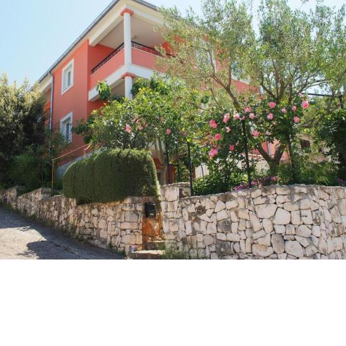 1 - Modern apt w big garden & terrace w sea view