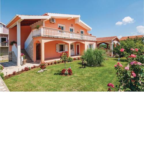 1 Bedroom Amazing Apartment In Podgradina
