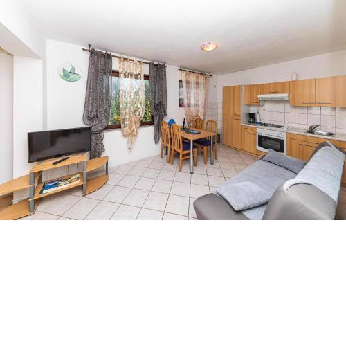 1 Bedroom Awesome Apartment In Kastel Kambelovac