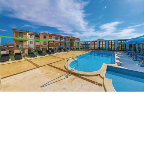 1 Bedroom Awesome Apartment In Okrug Gornji