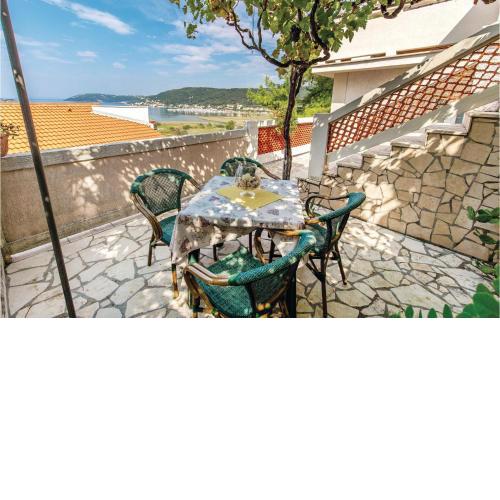 1 Bedroom Awesome Apartment In Supetarska Draga