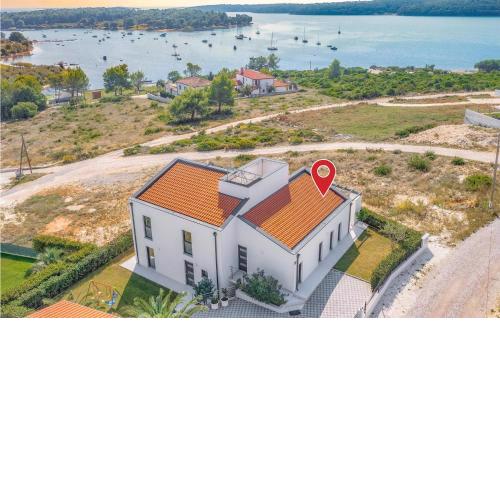 1 Bedroom Awesome Home In Medulin