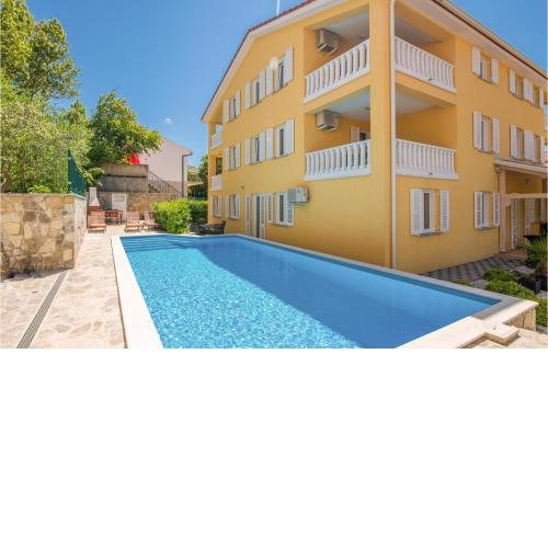 1 Bedroom Beautiful Apartment In Baska