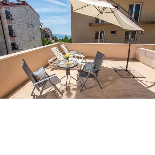 1 Bedroom Beautiful Apartment In Podstrana
