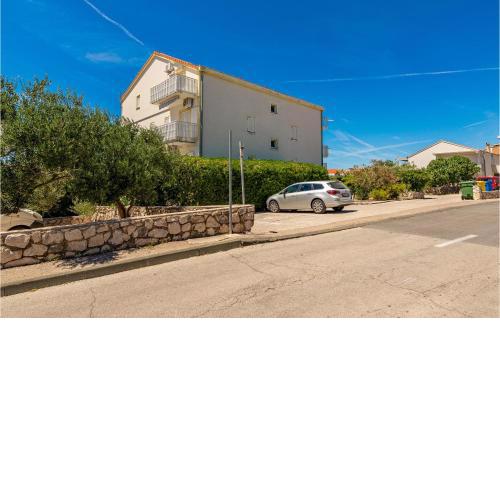 1 Bedroom Cozy Apartment In Novalja
