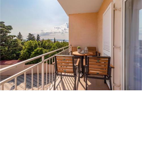 1 Bedroom Cozy Apartment In Novi Vinodolski