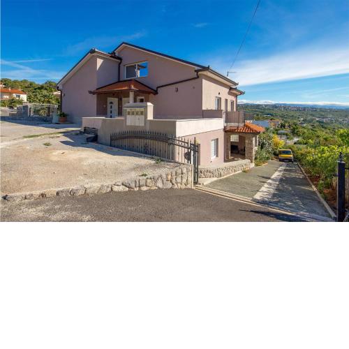 1 Bedroom Cozy Apartment In Pobri