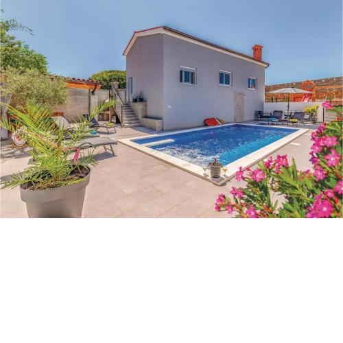 1 Bedroom Cozy Apartment In Pula