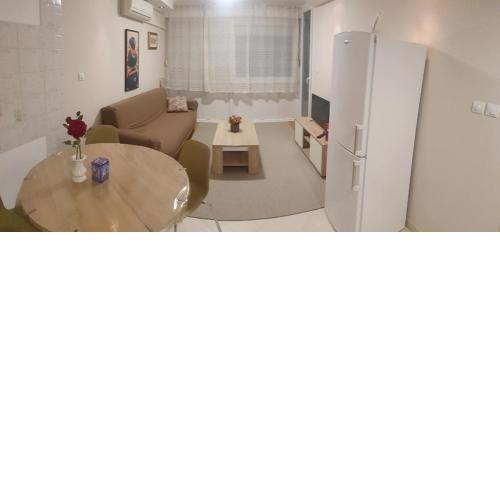 1 bedroom flat 15 minutes from the sea and downtown