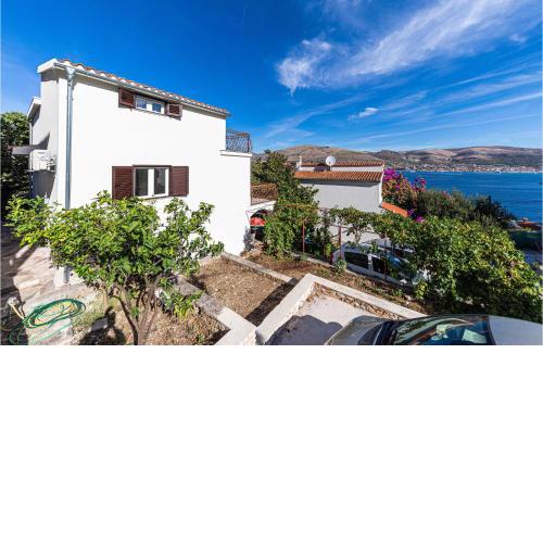 1 Bedroom Gorgeous Apartment In Okrug Donji