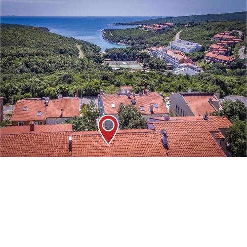 1 Bedroom Gorgeous Apartment In Pavicini