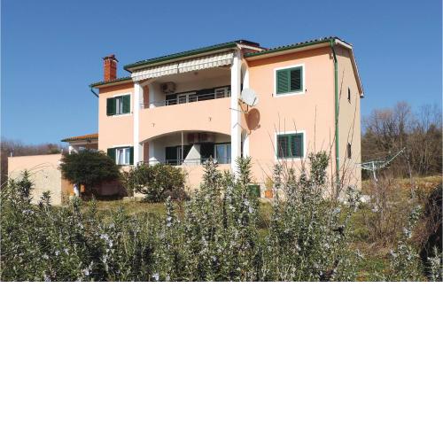 1 Bedroom Lovely Apartment In Koromacno