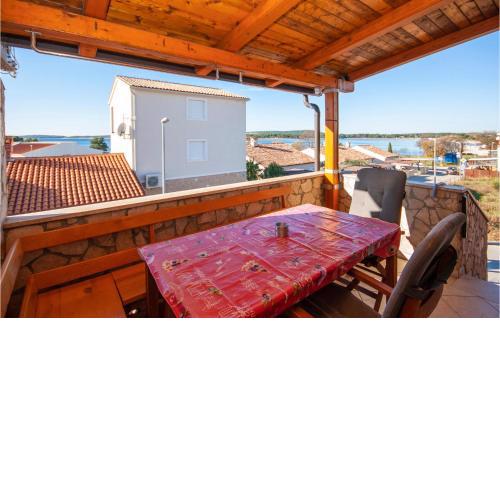 1 Bedroom Lovely Apartment In Medulin