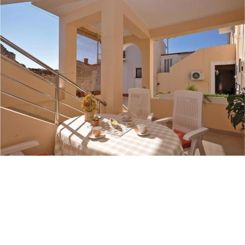 1 Bedroom Lovely Apartment In Posedarje