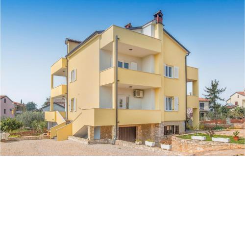 1 Bedroom Nice Apartment In Lovrecica