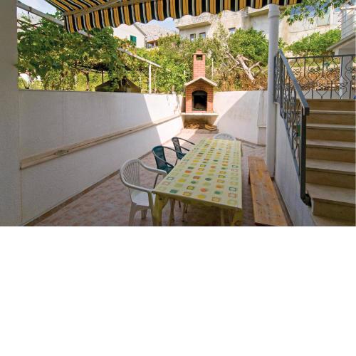 1 Bedroom Nice Apartment In Sumpetar