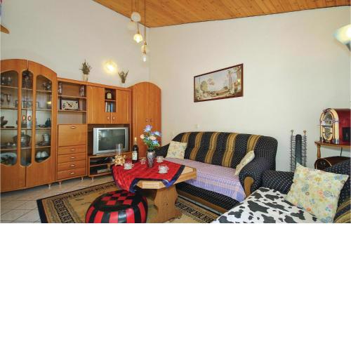 1 Bedroom Nice Home In Cervar Porat