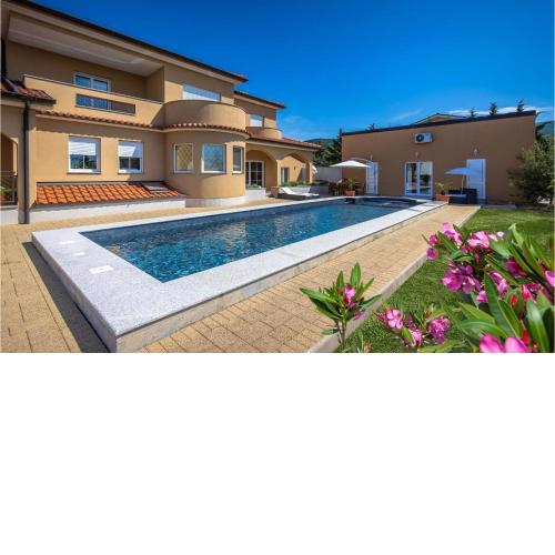 1 Bedroom Stunning Apartment In Smrika