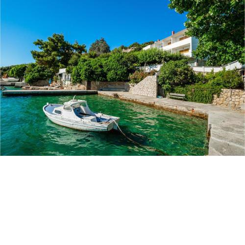 1 Bedroom Stunning Apartment In Supetarska Draga