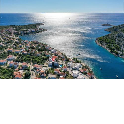 10 Bedroom Gorgeous Home In Razanj