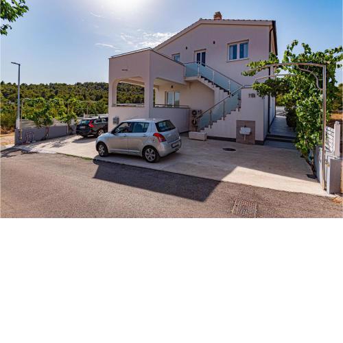 2 Bedroom Amazing Apartment In Bilice