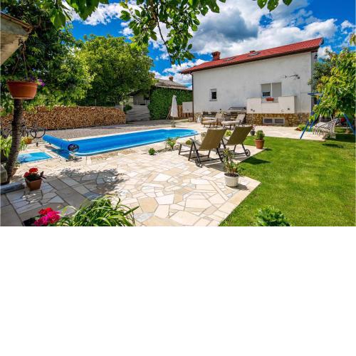 2 Bedroom Amazing Apartment In Drazice