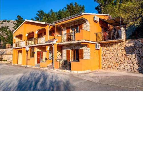 2 Bedroom Amazing Apartment In Modric