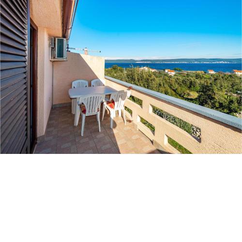 2 Bedroom Amazing Apartment In Nevidane