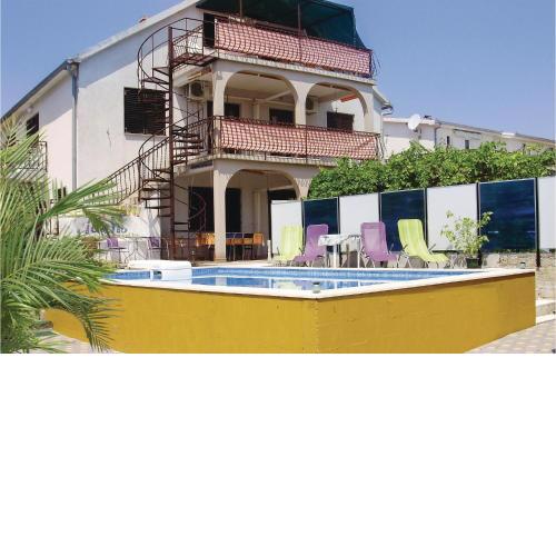 2 Bedroom Amazing Apartment In Okrug Gornji