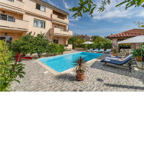 2 Bedroom Amazing Apartment In Palit