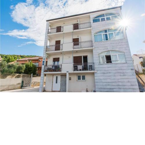 2 Bedroom Amazing Apartment In Slatine