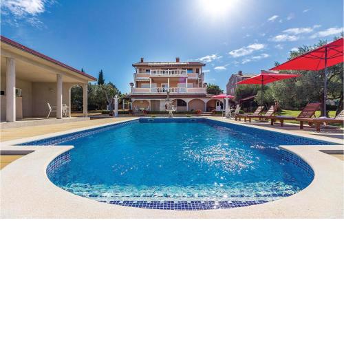 2 Bedroom Amazing Apartment In Vodnjan