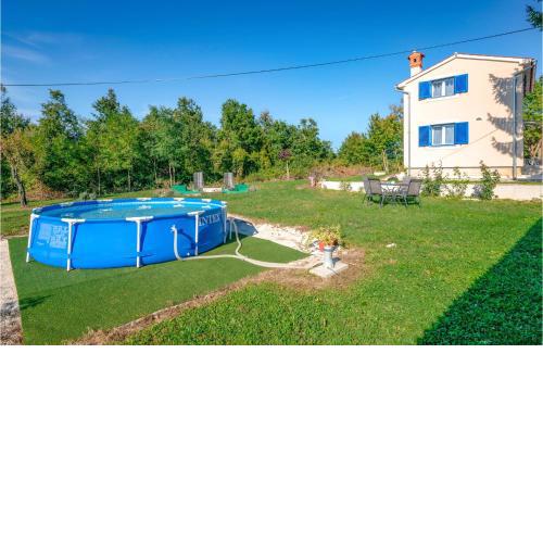 2 Bedroom Amazing Home In Brescic