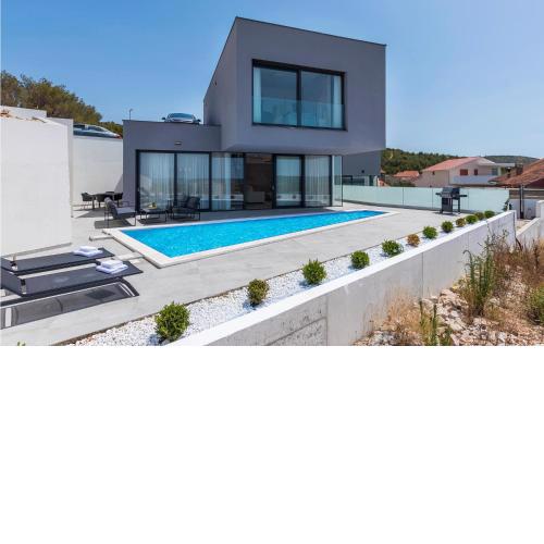 2 Bedroom Amazing Home In Sibenik