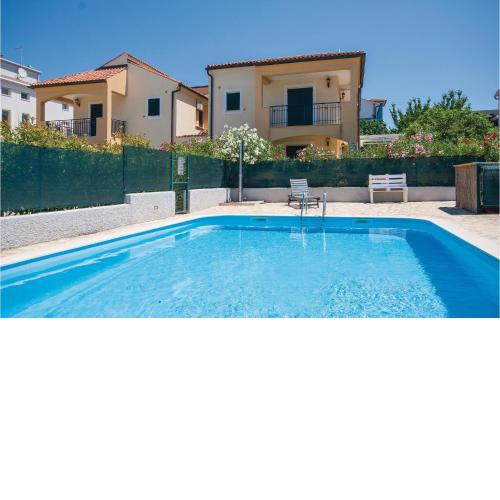 2 Bedroom Amazing Home In Volme