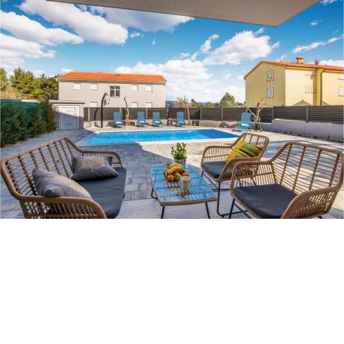 2 Bedroom Awesome Apartment In Cizici