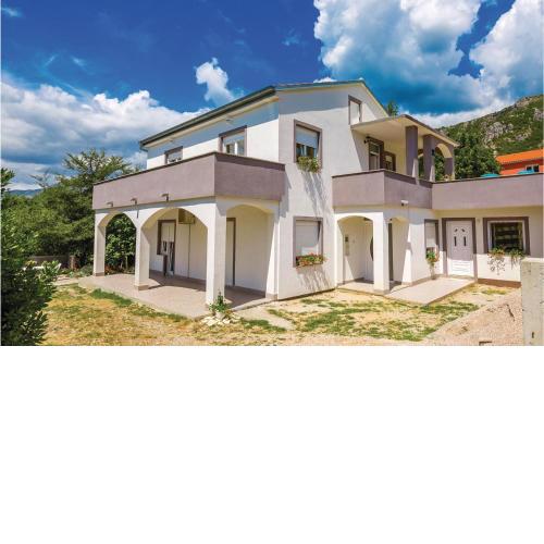 2 Bedroom Awesome Apartment In Grizane