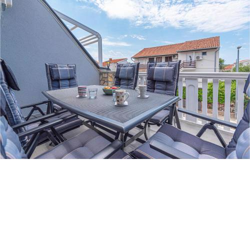 2 Bedroom Awesome Apartment In Pirovac