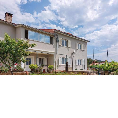 2 Bedroom Awesome Apartment In Rabac