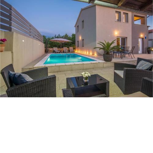 2 Bedroom Awesome Home In Kras