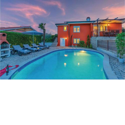 2 Bedroom Awesome Home In Porec