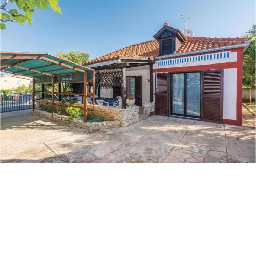 2 Bedroom Awesome Home In Privlaka