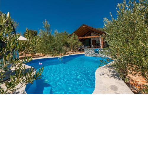 2 Bedroom Awesome Home In Punat