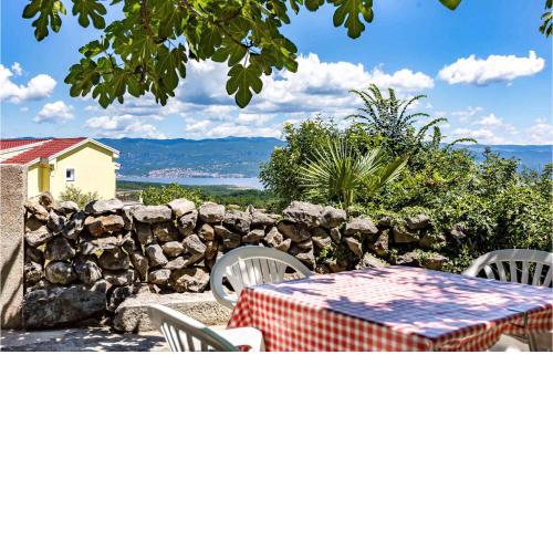 2 Bedroom Awesome Home In Risika