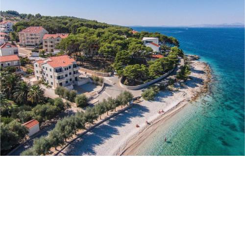 2 Bedroom Beach Front Apartment In Sutivan