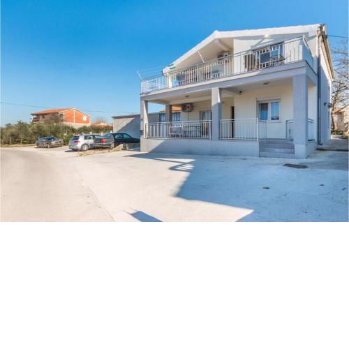 2 Bedroom Beautiful Apartment In Galovac