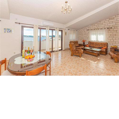 2 Bedroom Beautiful Apartment In Ostricka Luka