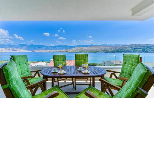 2 Bedroom Beautiful Apartment In Pag