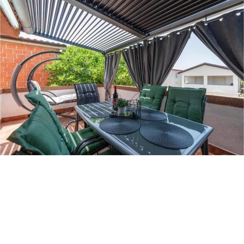2 Bedroom Beautiful Apartment In Vir