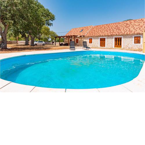 2 Bedroom Beautiful Home In Drinovci